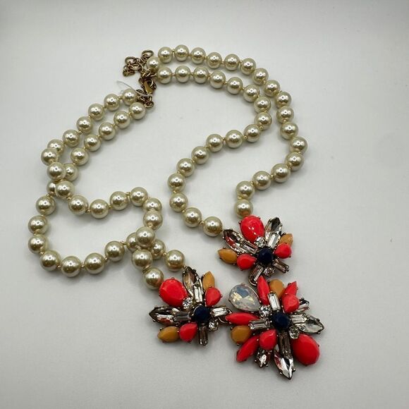 Like new condition, 18" J Crew faux pearl and rhinestone statement necklace! - Picture 4 of 8